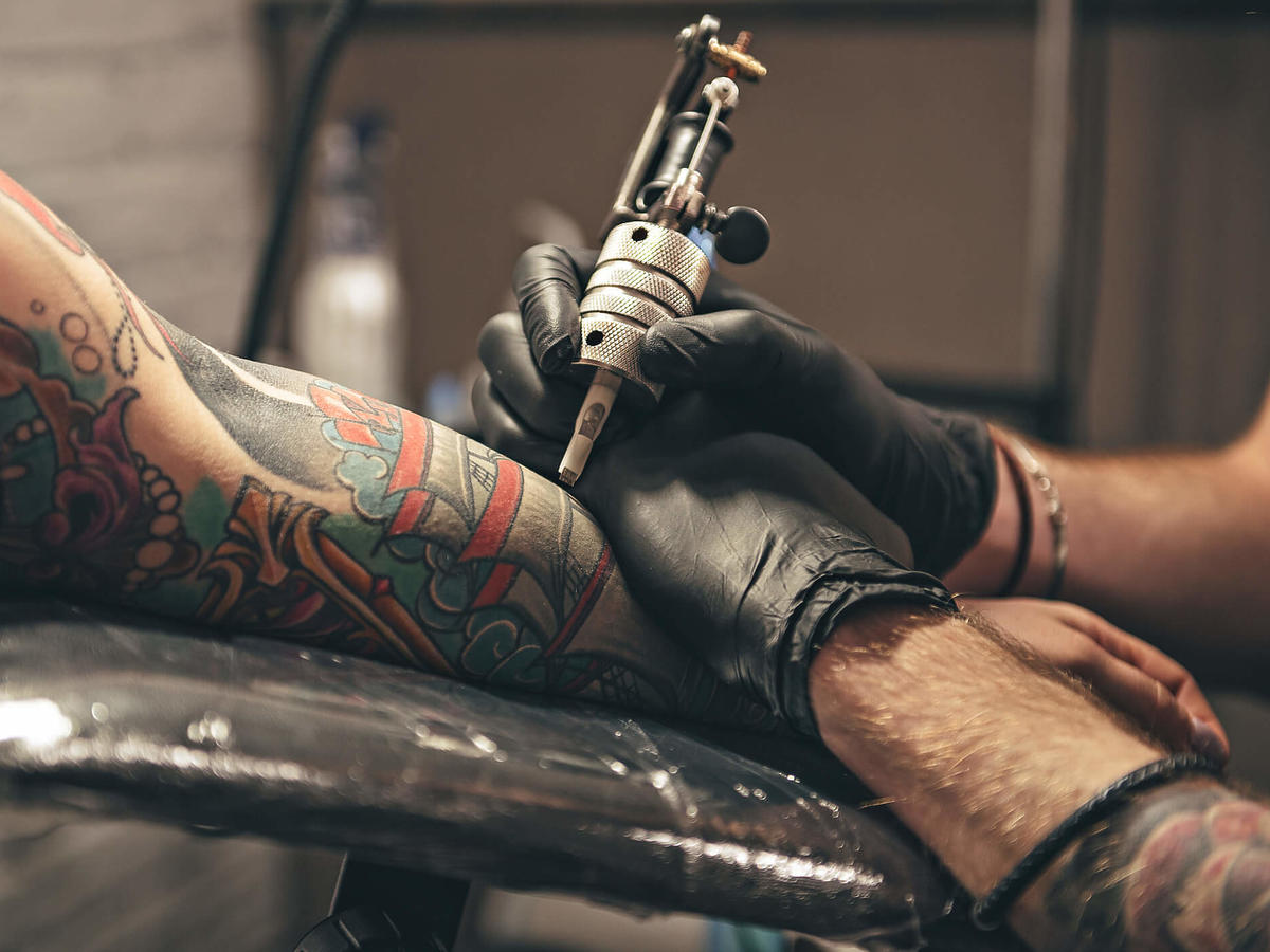 świeży tatuaż - gojenie tatuażu