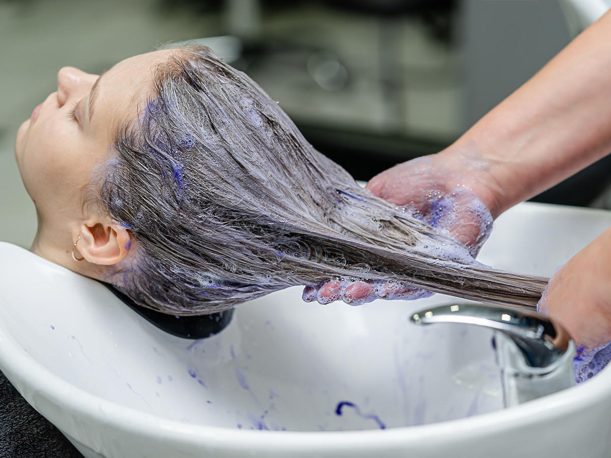 Tonujący szampon do blondu z fioletowym pigmentem