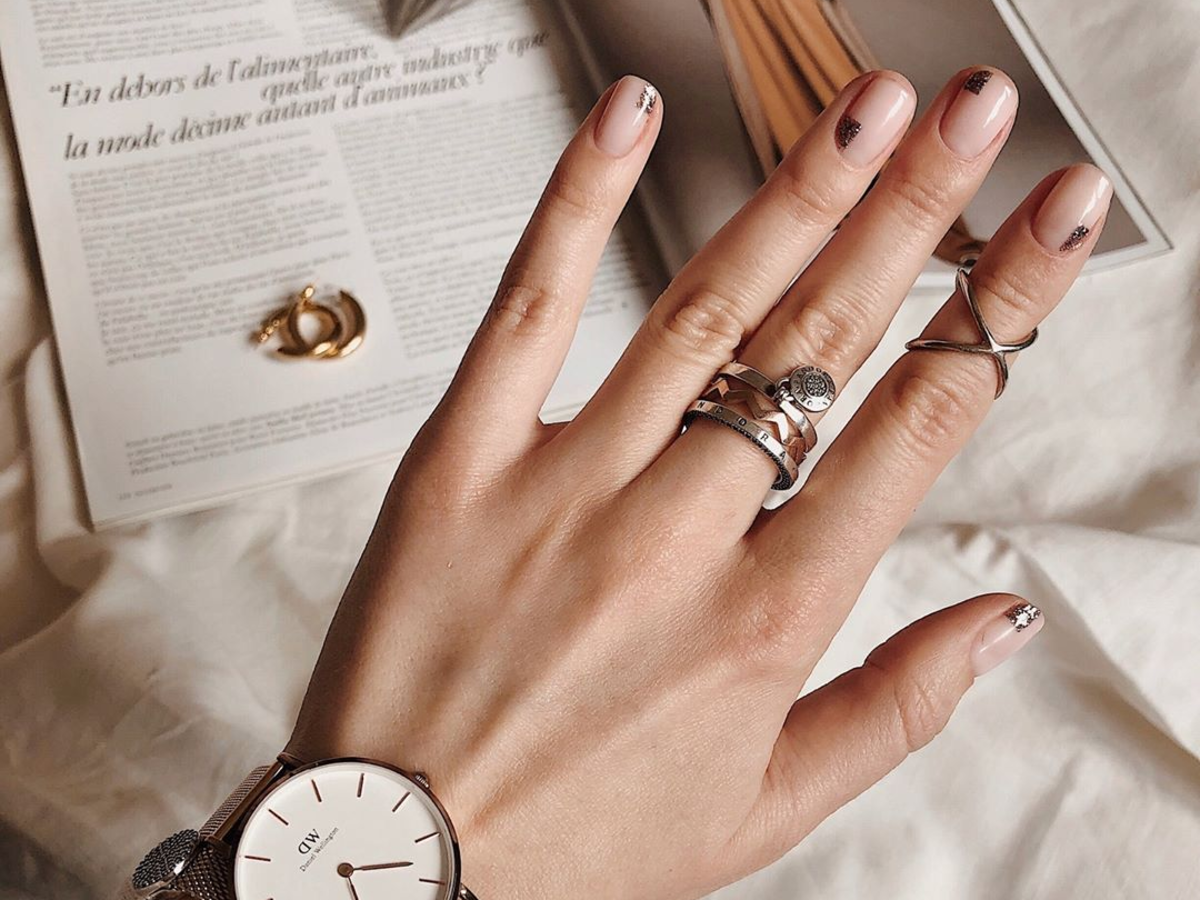 Trend na wiosnę 2019: blank space nails