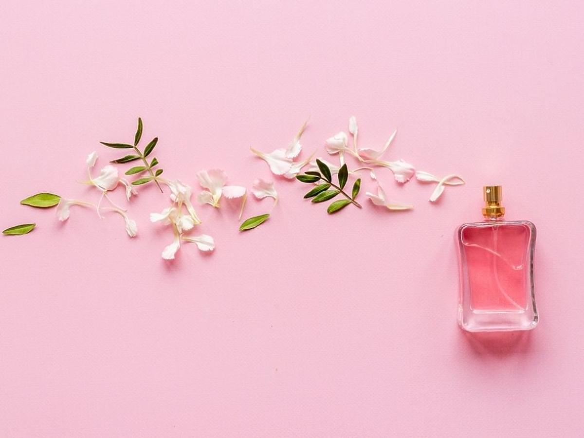 trik z TikToka na przedłużenie trwałości perfum