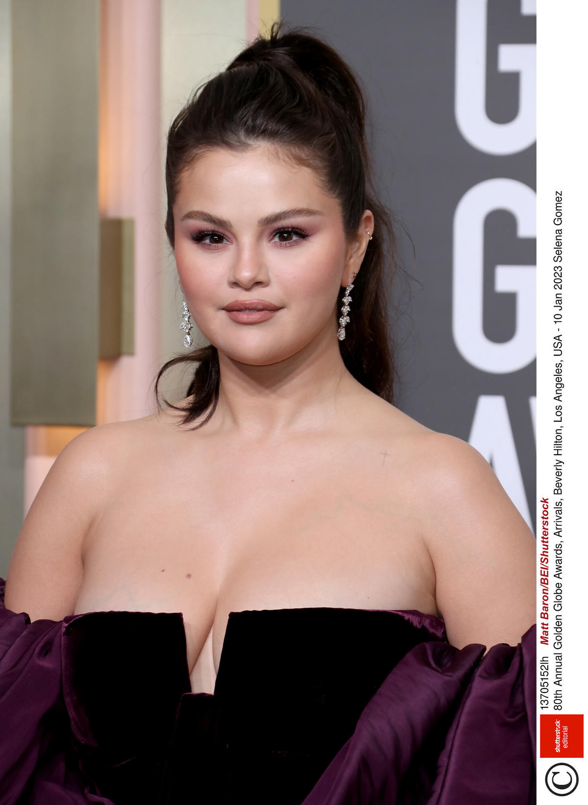 Złote Globy 2023: Odmieniona Selena Gomez zaskoczyła mroczną stylizacją