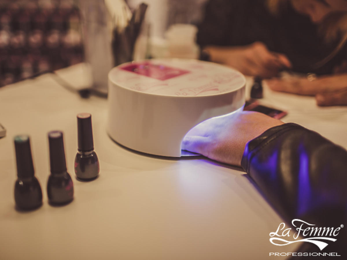 Zrób sama manicure hybrydowy!